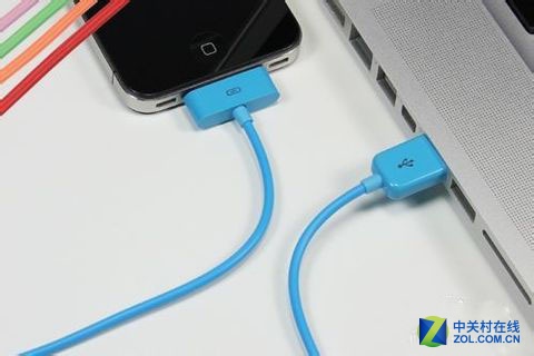 這一結(jié)論是專家通過對各種IOS、Android系統(tǒng)的智能手機(jī)進(jìn)行測試之后得出的。當(dāng)手機(jī)進(jìn)行數(shù)據(jù)傳輸時，連接到PC或者mac，一條USB數(shù)據(jù)線連接的兩個設(shè)備會形成一套特殊的命令。如果手機(jī)允許了電腦像其中安裝應(yīng)用，那么智能手機(jī)就將全部的權(quán)限送給了pc，毫無抵抗力。